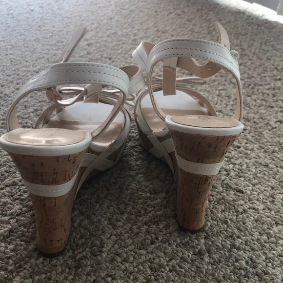 New Guess Wedges Sandals size 8.5 - Picture 5 of 7